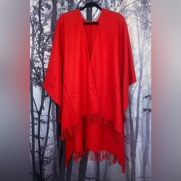 Red shawl. - Picture 3 of 4